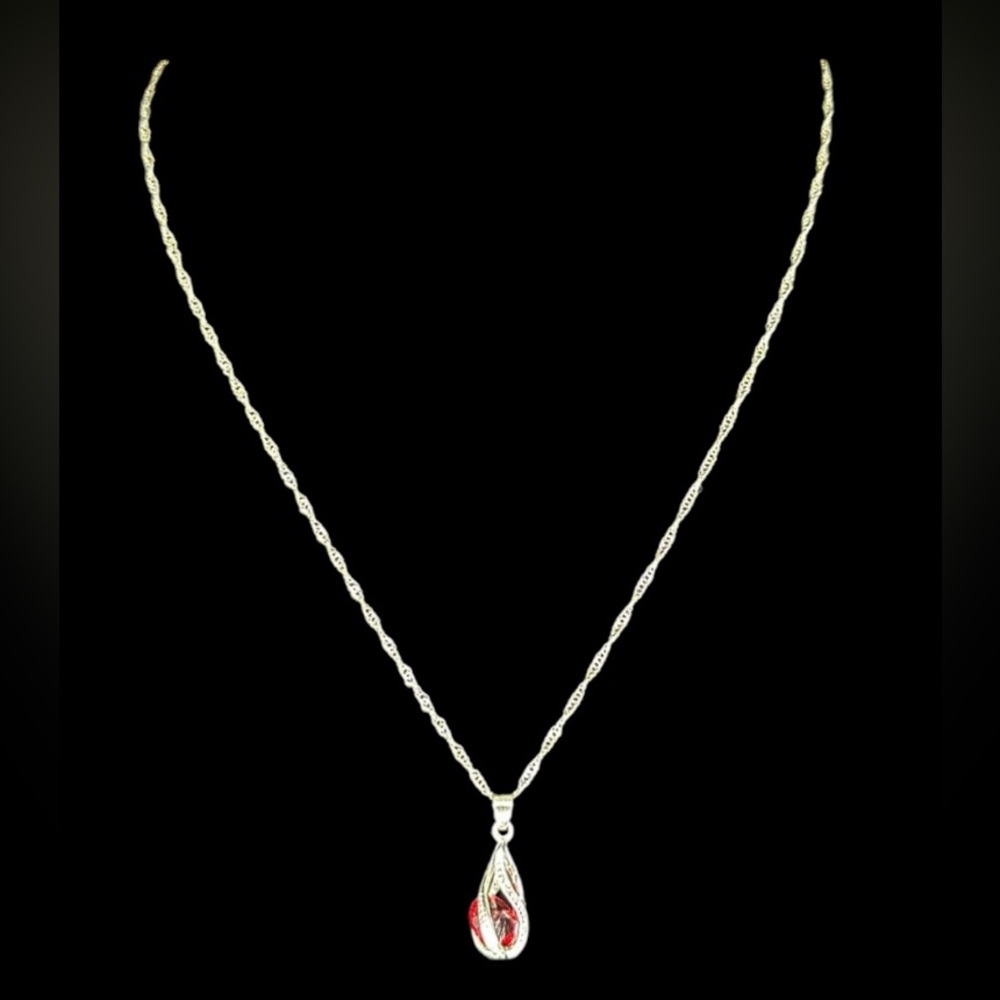 Silver tone red stone neckla